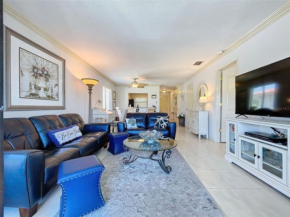 For Sale: $350,000 (2 beds, 2 baths, 1065 Square Feet)