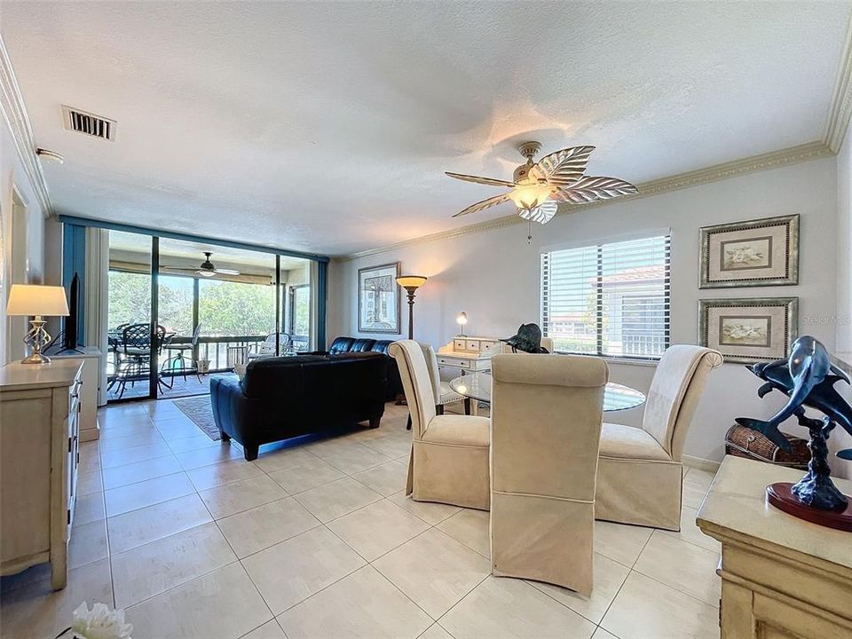 For Sale: $350,000 (2 beds, 2 baths, 1065 Square Feet)