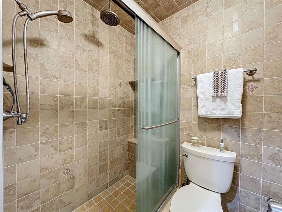 For Sale: $350,000 (2 beds, 2 baths, 1065 Square Feet)