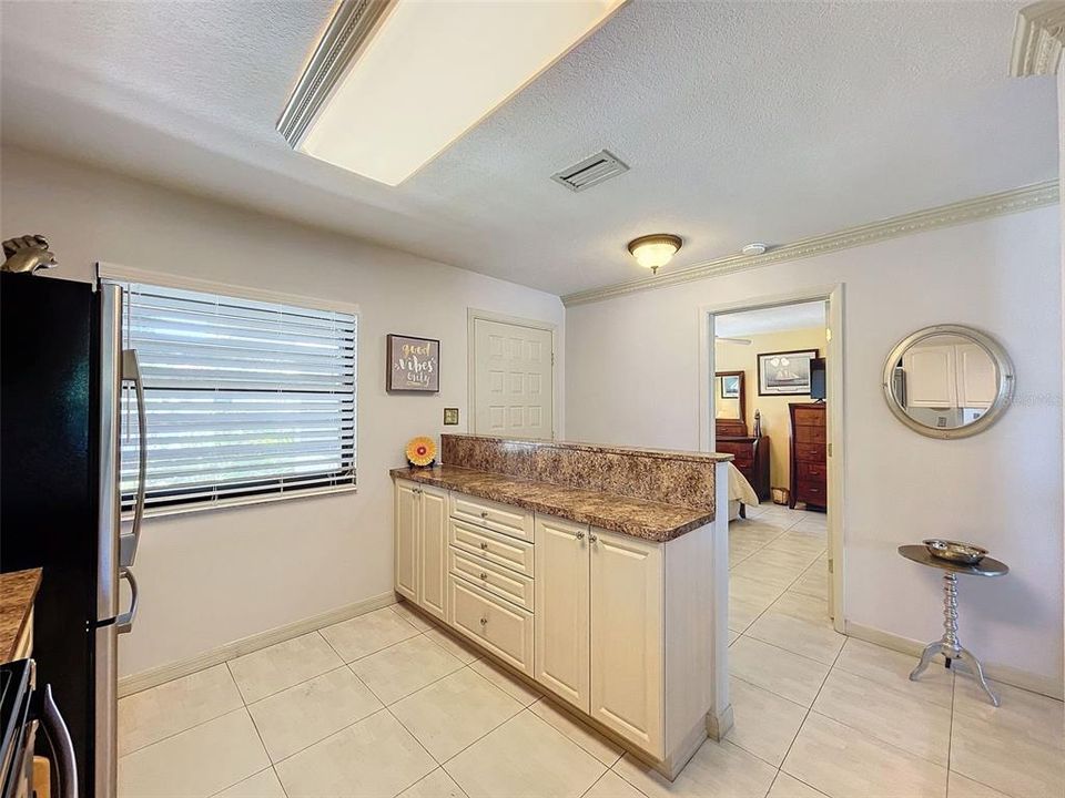 For Sale: $350,000 (2 beds, 2 baths, 1065 Square Feet)