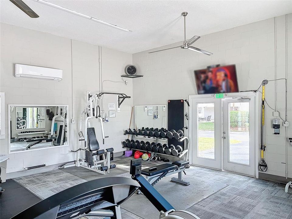 For Sale: $350,000 (2 beds, 2 baths, 1065 Square Feet)