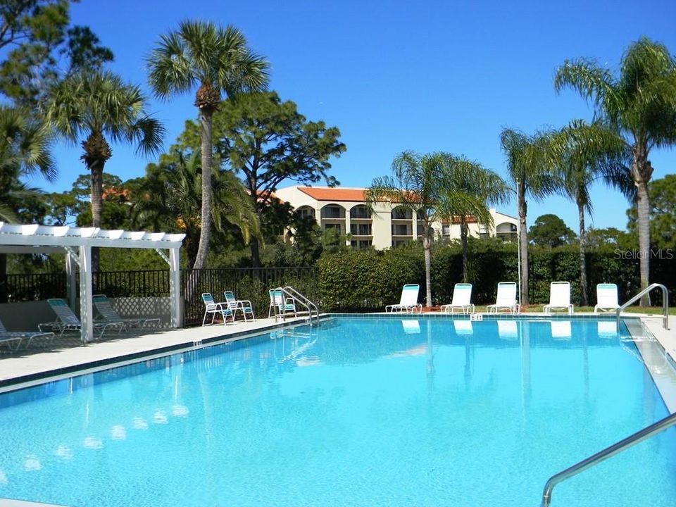 For Sale: $350,000 (2 beds, 2 baths, 1065 Square Feet)