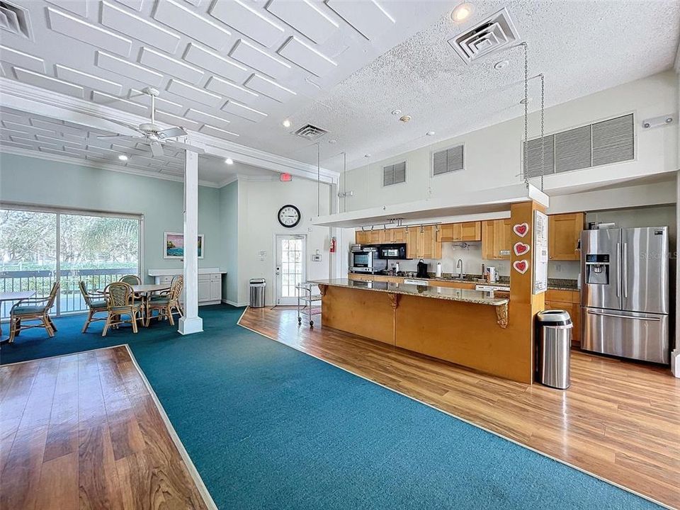 For Sale: $350,000 (2 beds, 2 baths, 1065 Square Feet)