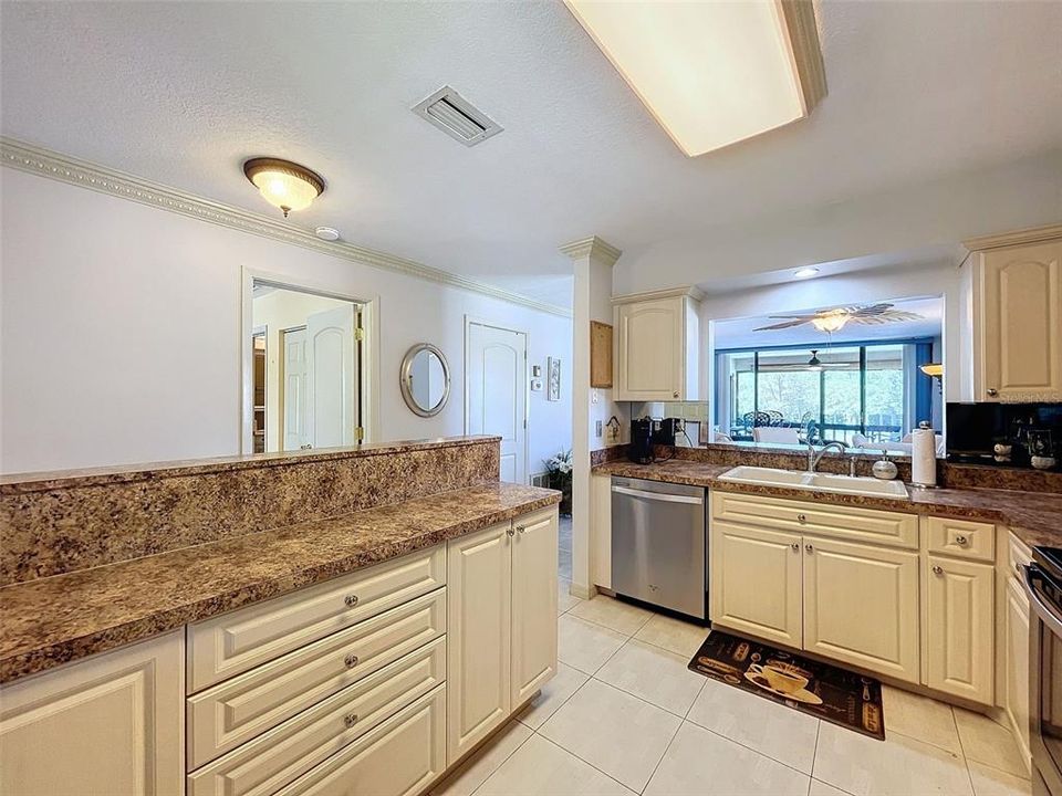For Sale: $350,000 (2 beds, 2 baths, 1065 Square Feet)