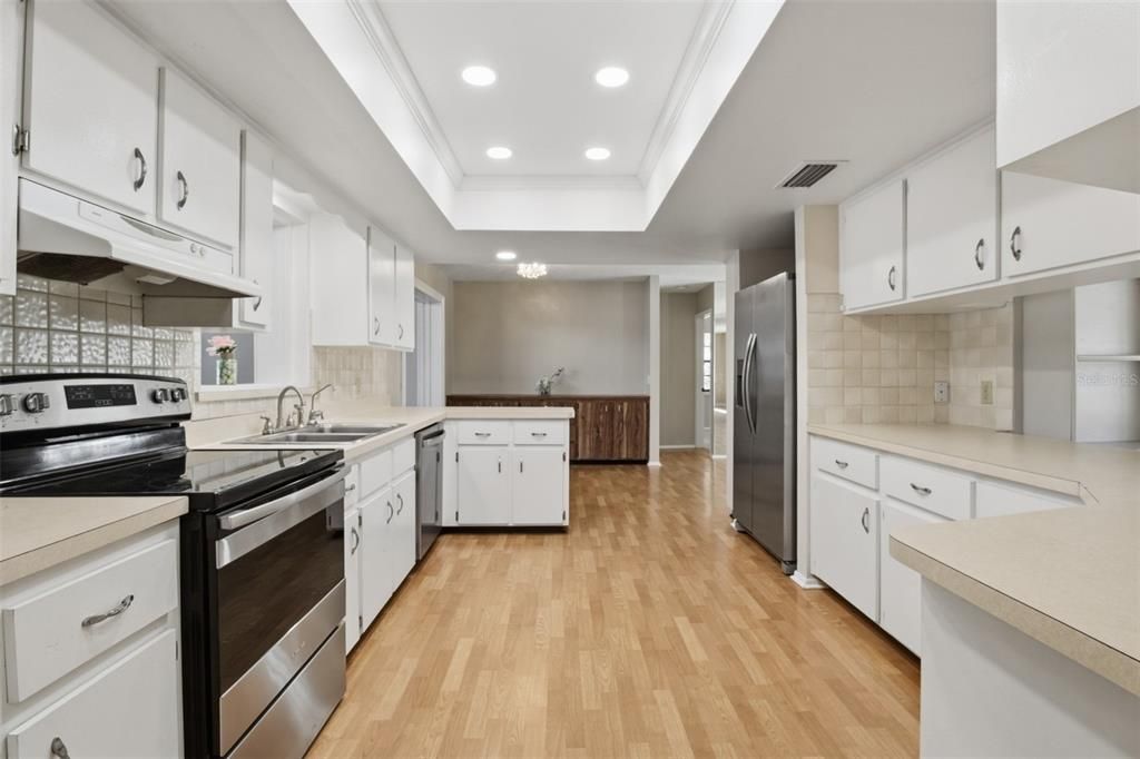 For Sale: $499,900 (3 beds, 2 baths, 2066 Square Feet)