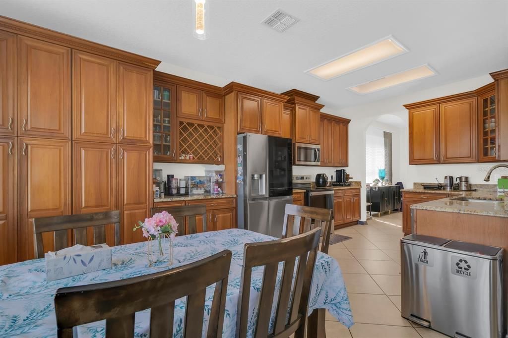 На продажу: $699,900 (5 спален, 4 ванн, 3846 Квадратных фут)