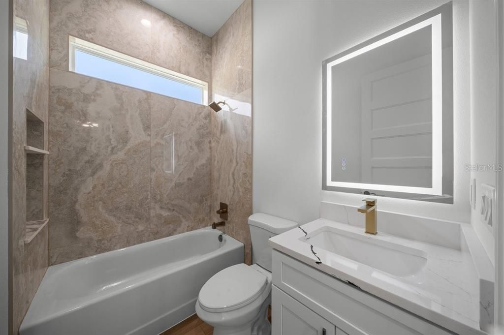 En Venta: $485,000 (4 camas, 3 baños, 2011 Pies cuadrados)