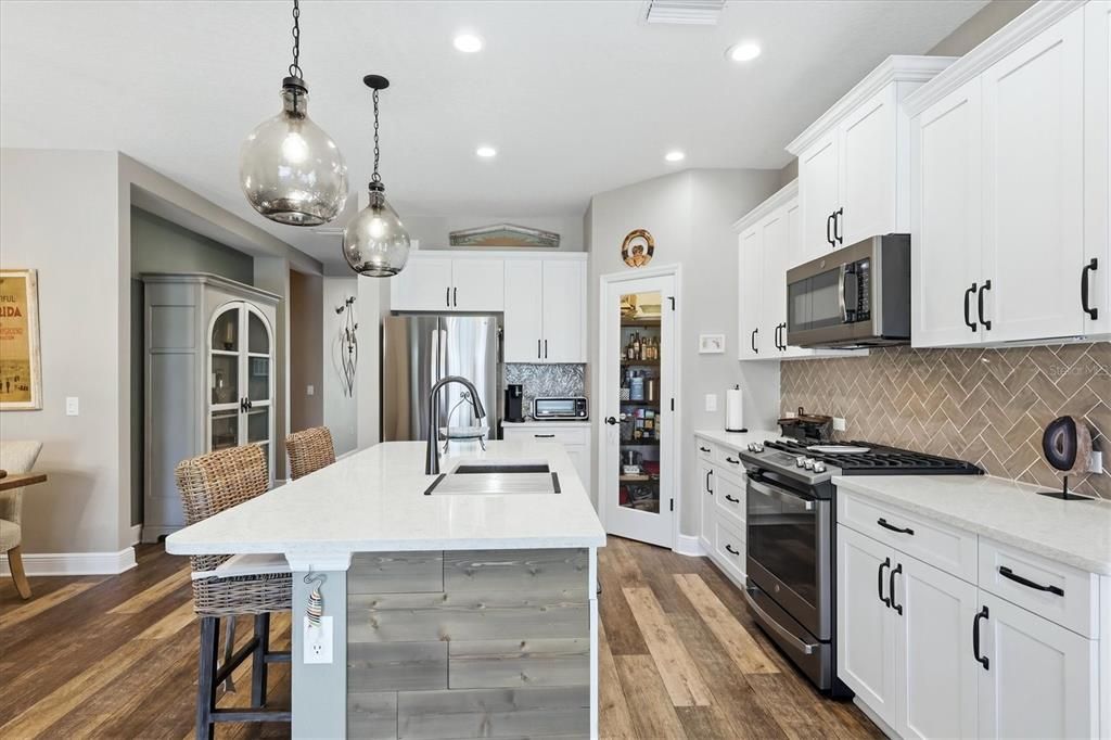 For Sale: $574,900 (3 beds, 2 baths, 1766 Square Feet)