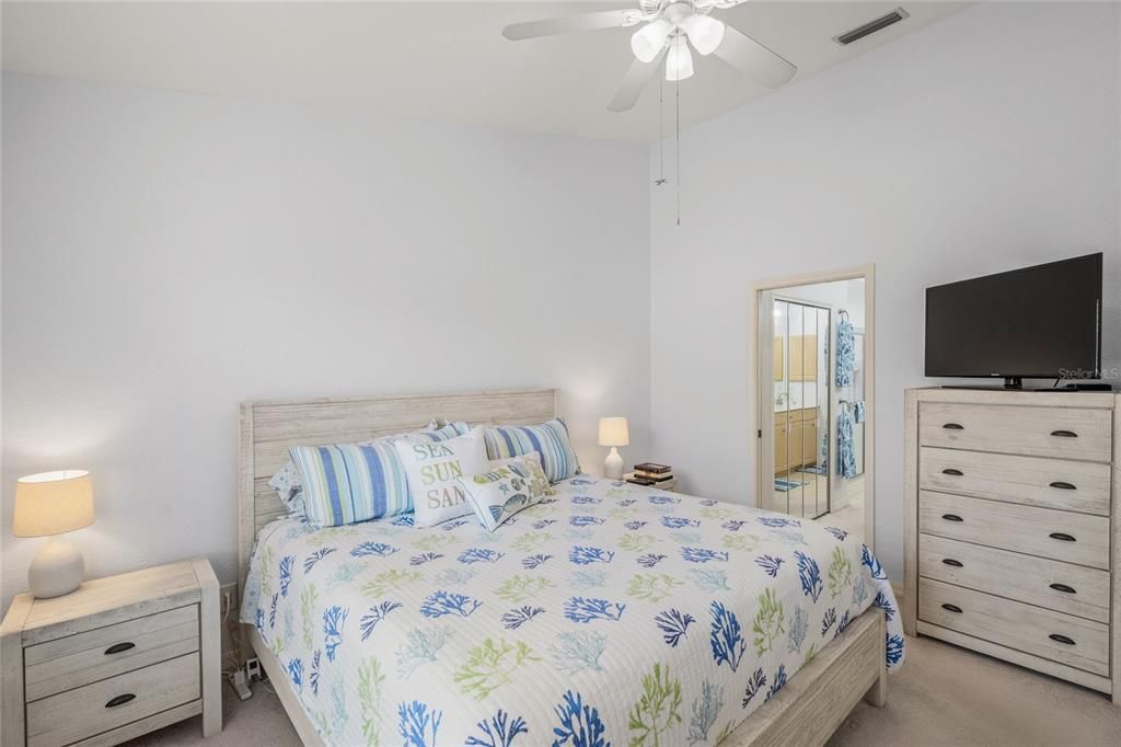 For Sale: $279,900 (3 beds, 2 baths, 1383 Square Feet)