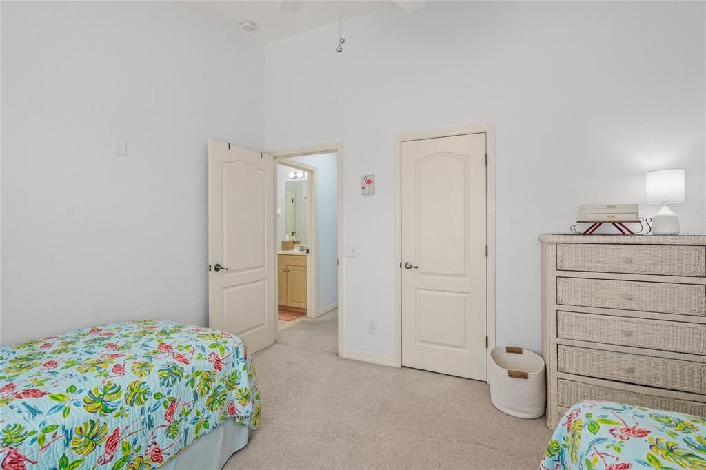For Sale: $279,900 (3 beds, 2 baths, 1383 Square Feet)