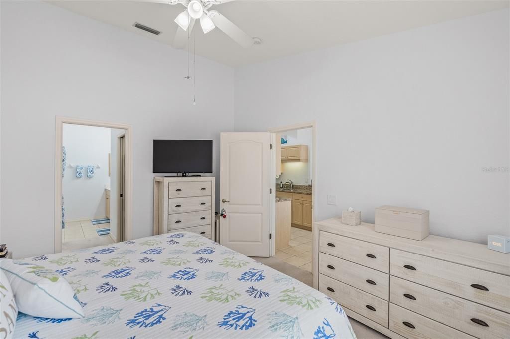 For Sale: $279,900 (3 beds, 2 baths, 1383 Square Feet)