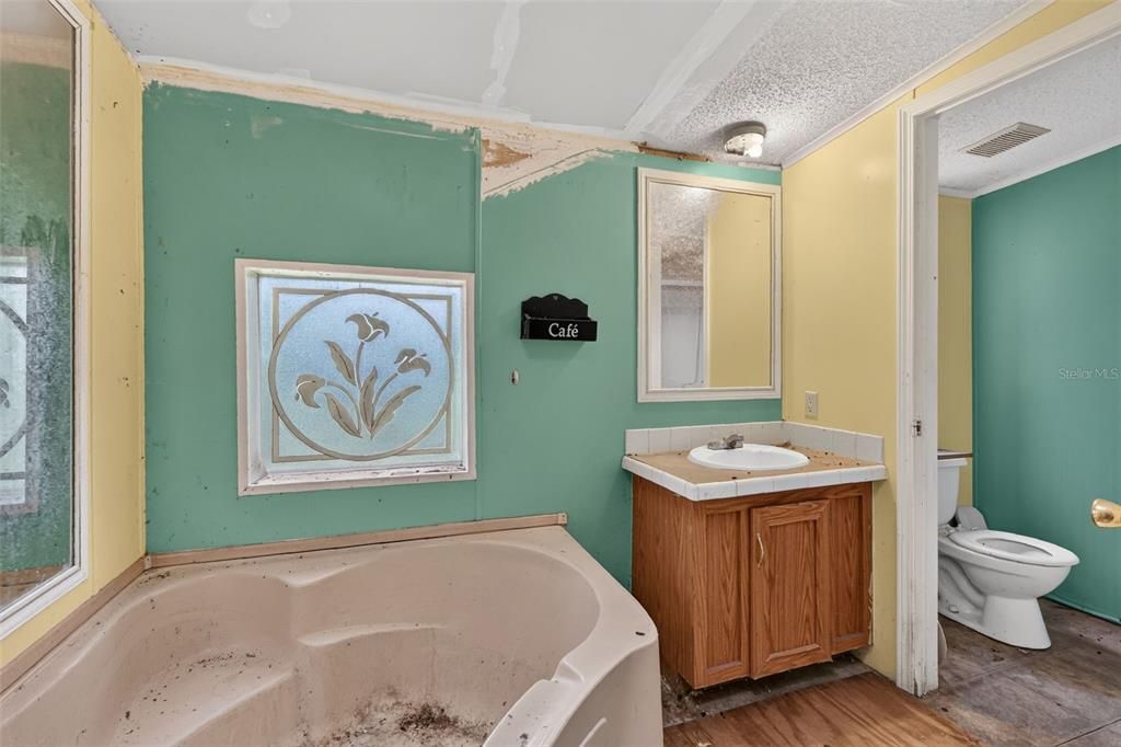 For Sale: $215,000 (3 beds, 2 baths, 1620 Square Feet)