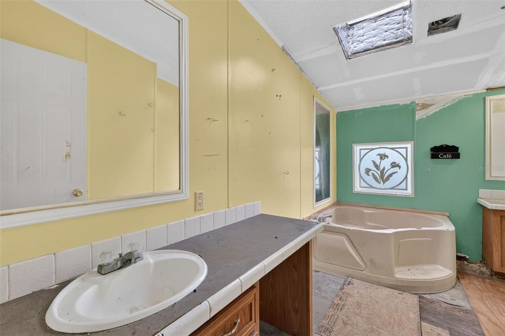 For Sale: $215,000 (3 beds, 2 baths, 1620 Square Feet)