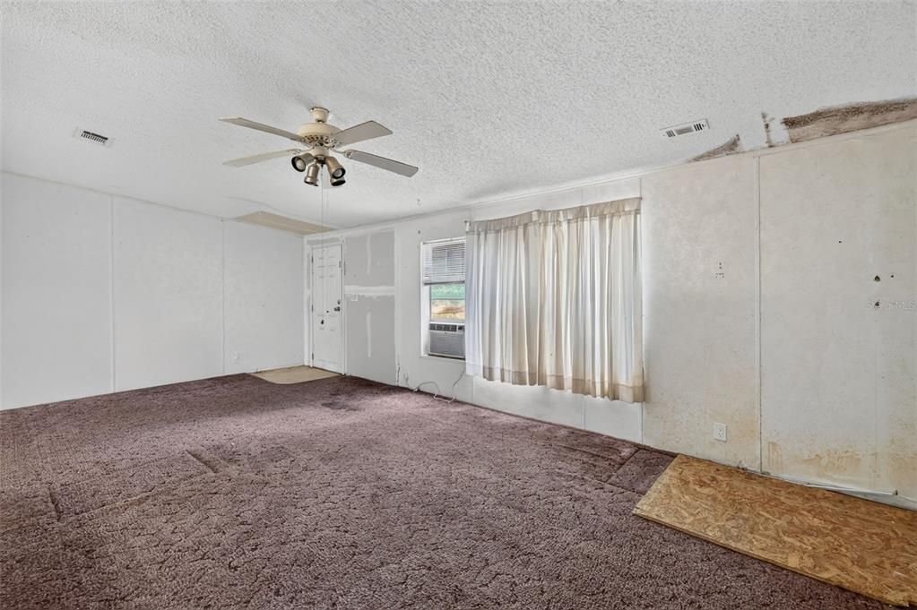 For Sale: $215,000 (3 beds, 2 baths, 1620 Square Feet)