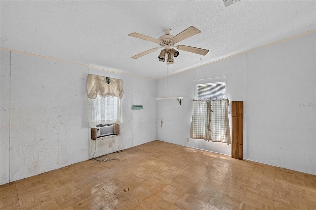 For Sale: $215,000 (3 beds, 2 baths, 1620 Square Feet)