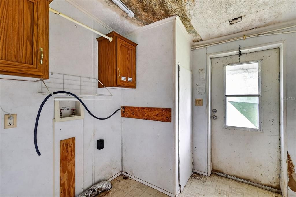For Sale: $215,000 (3 beds, 2 baths, 1620 Square Feet)