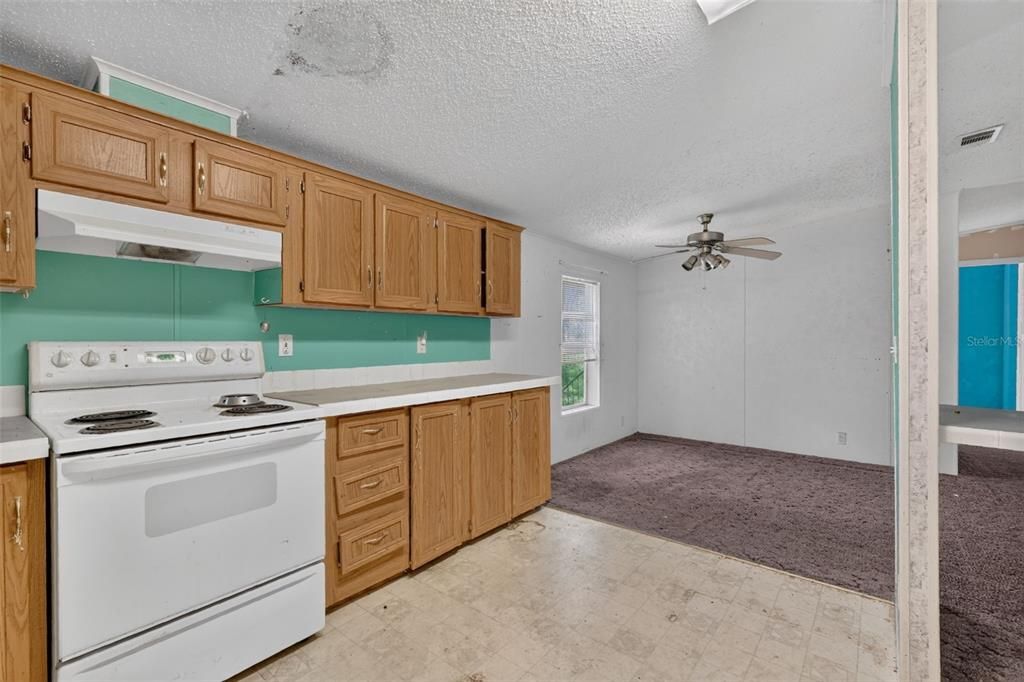 For Sale: $215,000 (3 beds, 2 baths, 1620 Square Feet)