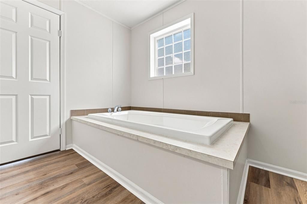 For Sale: $305,000 (3 beds, 2 baths, 2108 Square Feet)