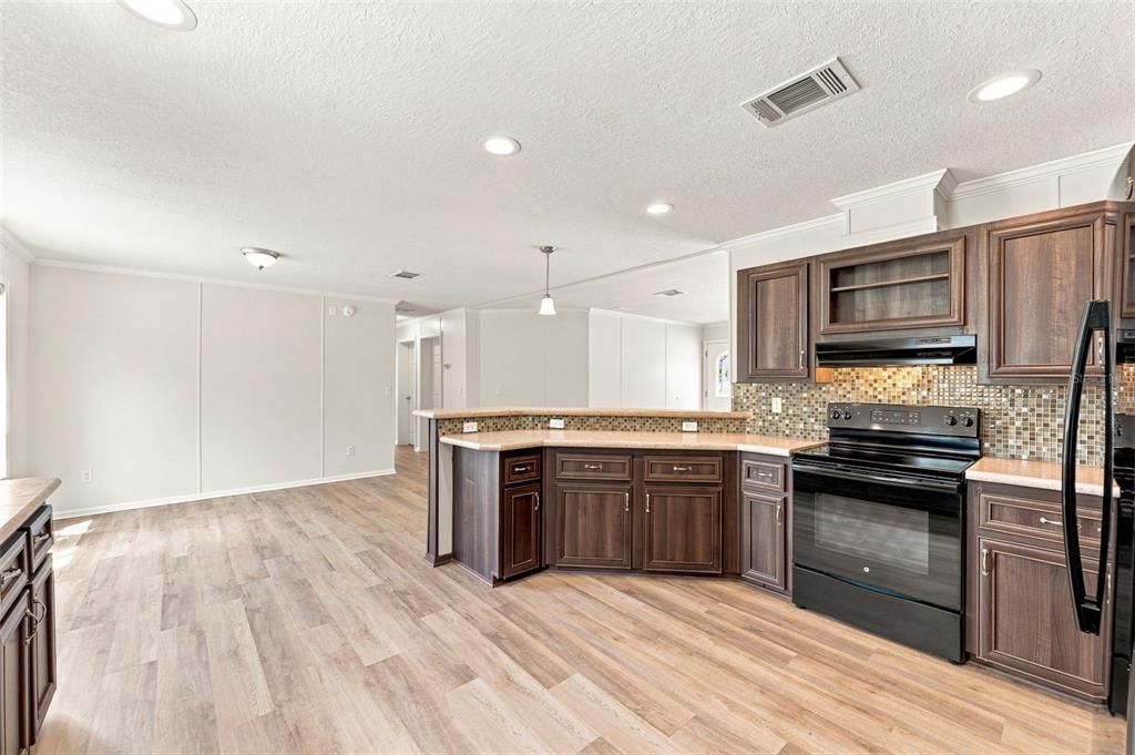 For Sale: $305,000 (3 beds, 2 baths, 2108 Square Feet)
