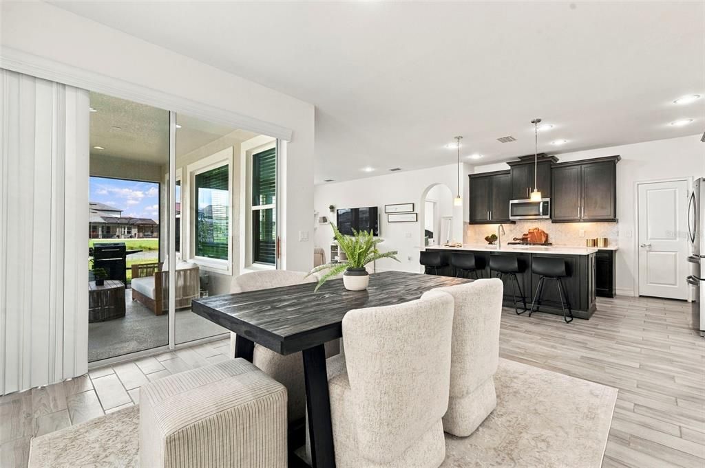 En Venta: $675,000 (4 camas, 3 baños, 2855 Pies cuadrados)