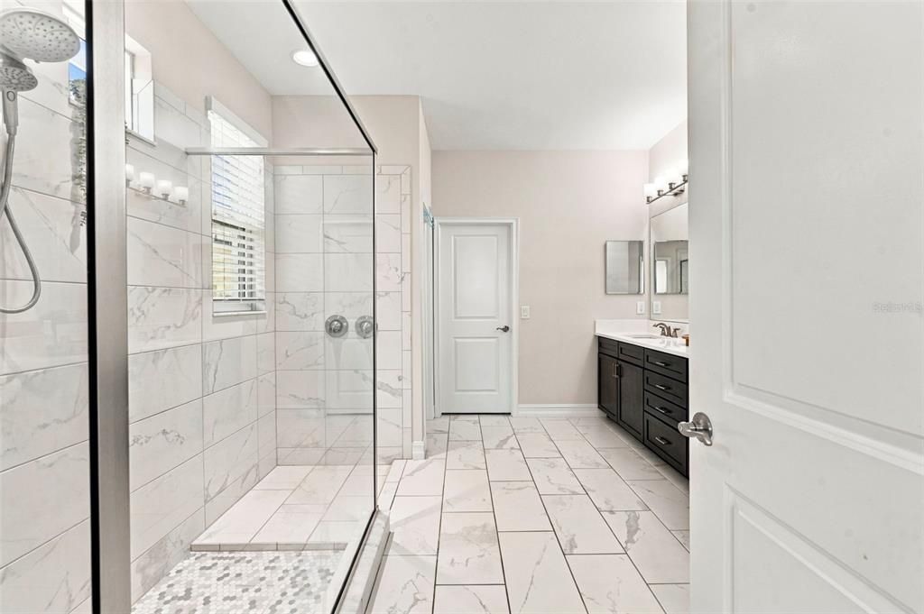 En Venta: $675,000 (4 camas, 3 baños, 2855 Pies cuadrados)