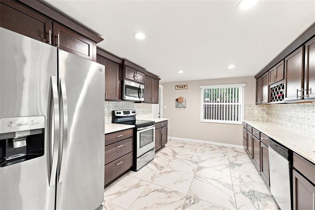 For Sale: $240,000 (2 beds, 2 baths, 1168 Square Feet)
