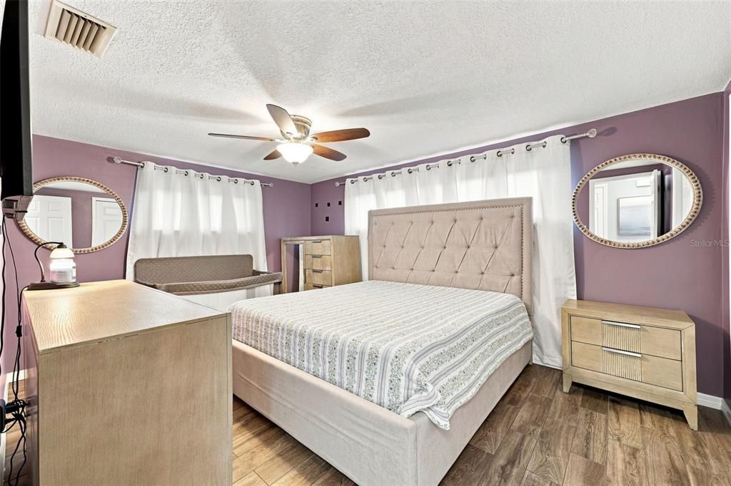 For Sale: $240,000 (2 beds, 2 baths, 1168 Square Feet)