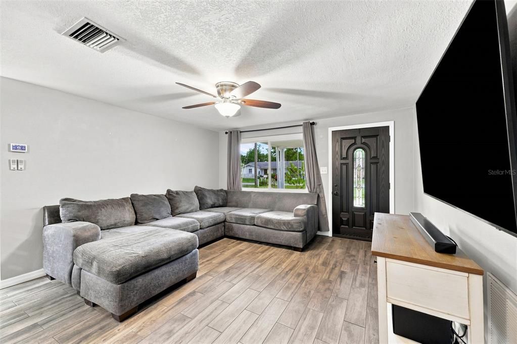 For Sale: $240,000 (2 beds, 2 baths, 1168 Square Feet)