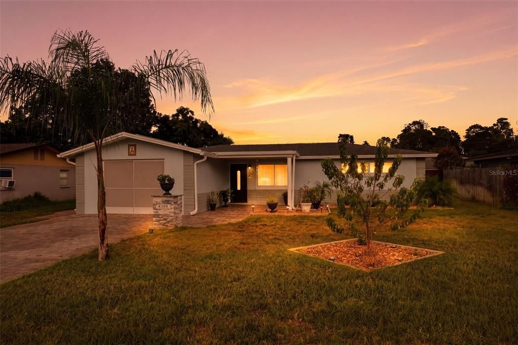 For Sale: $240,000 (2 beds, 2 baths, 1168 Square Feet)