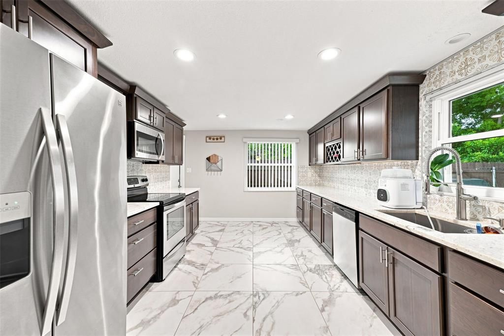 For Sale: $240,000 (2 beds, 2 baths, 1168 Square Feet)