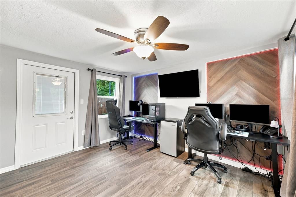 For Sale: $240,000 (2 beds, 2 baths, 1168 Square Feet)