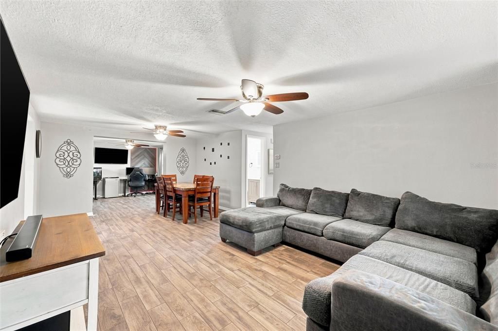 For Sale: $240,000 (2 beds, 2 baths, 1168 Square Feet)