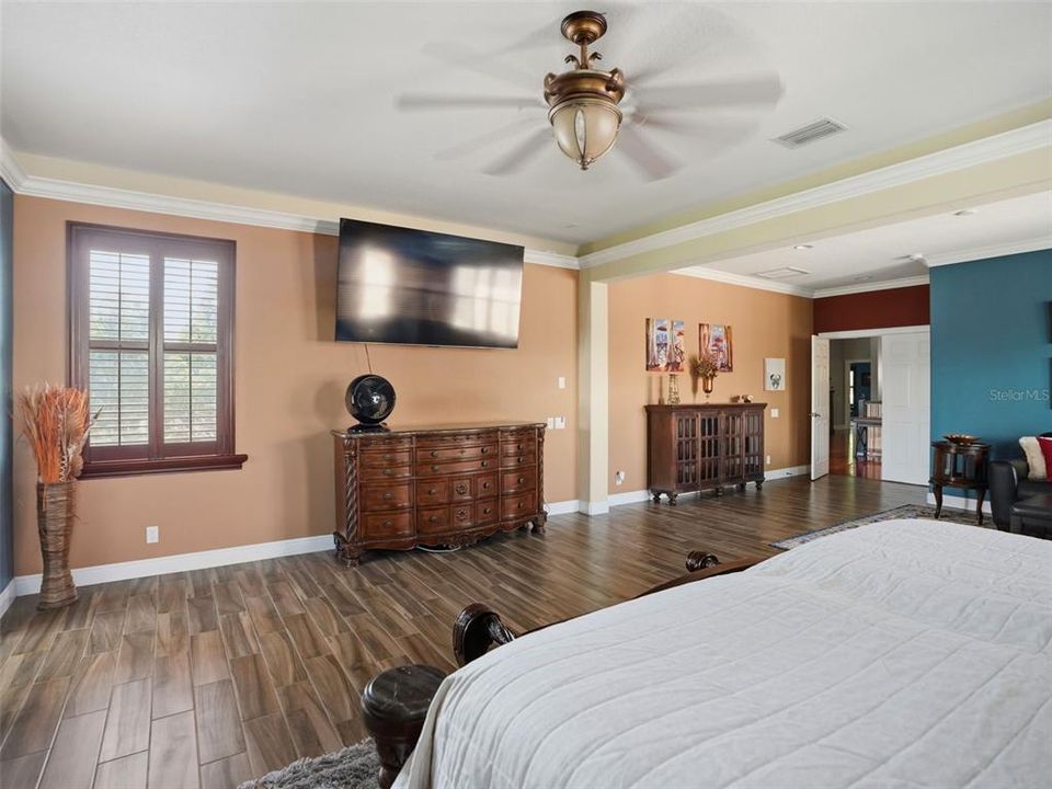 For Sale: $1,399,900 (6 beds, 6 baths, 5791 Square Feet)