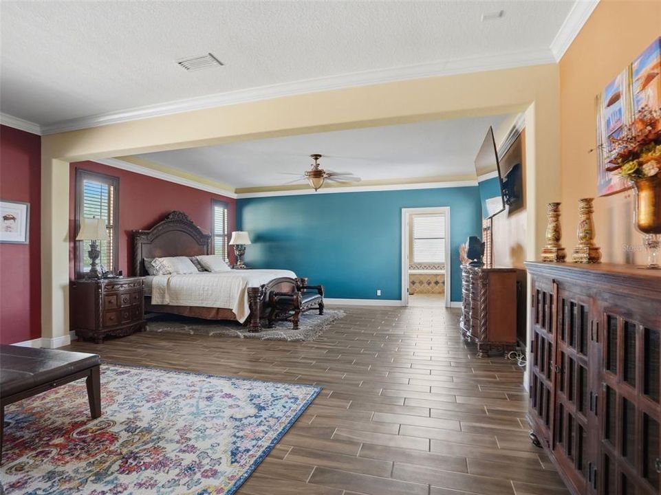 For Sale: $1,399,900 (6 beds, 6 baths, 5791 Square Feet)