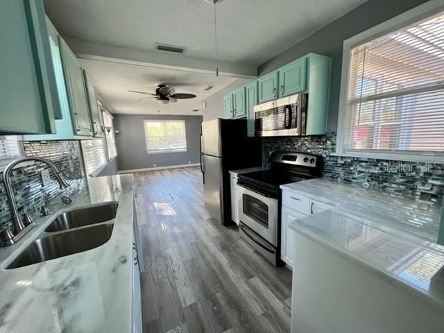 В аренду: $2,350 (4 спален, 2 ванн, 1511 Квадратных фут)