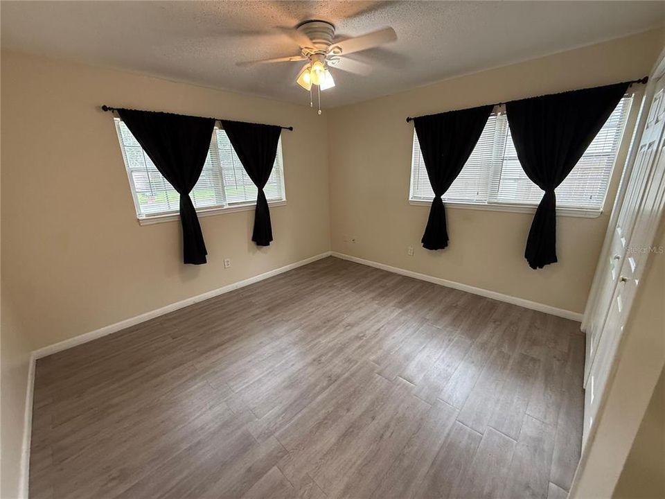 For Sale: $265,000 (3 beds, 2 baths, 1356 Square Feet)
