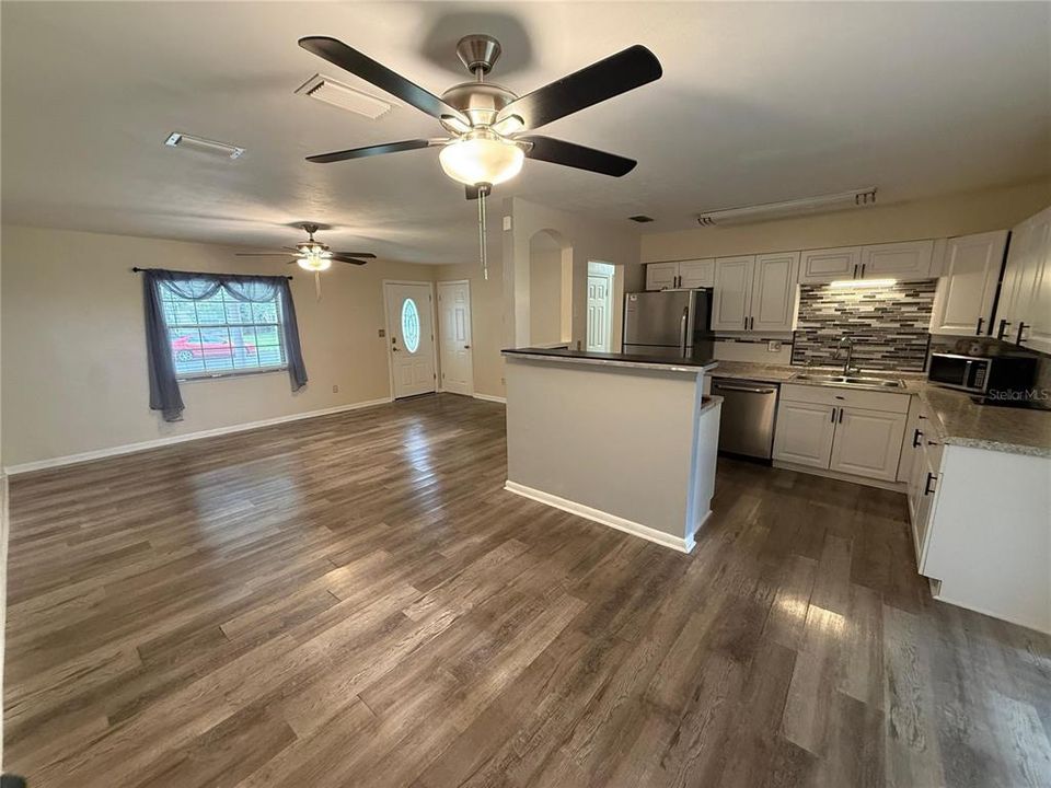 For Sale: $265,000 (3 beds, 2 baths, 1356 Square Feet)