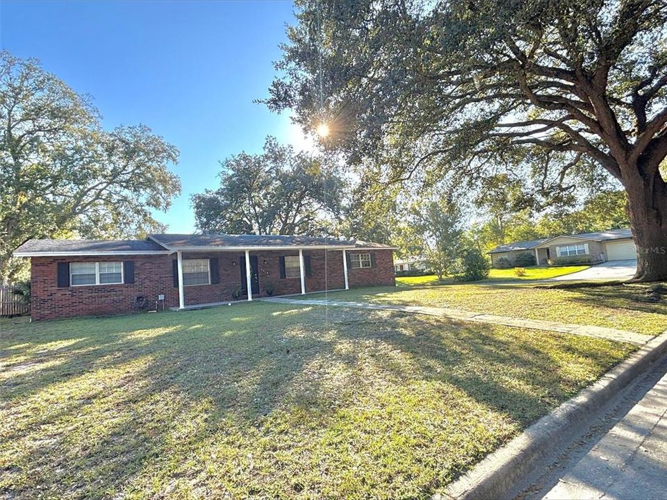 For Sale: $265,000 (3 beds, 2 baths, 1356 Square Feet)