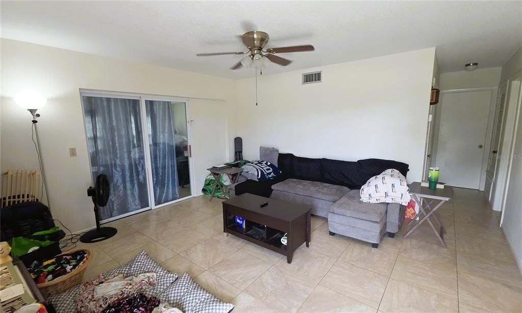 For Sale: $155,000 (2 beds, 2 baths, 884 Square Feet)