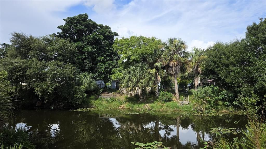 For Sale: $155,000 (2 beds, 2 baths, 884 Square Feet)