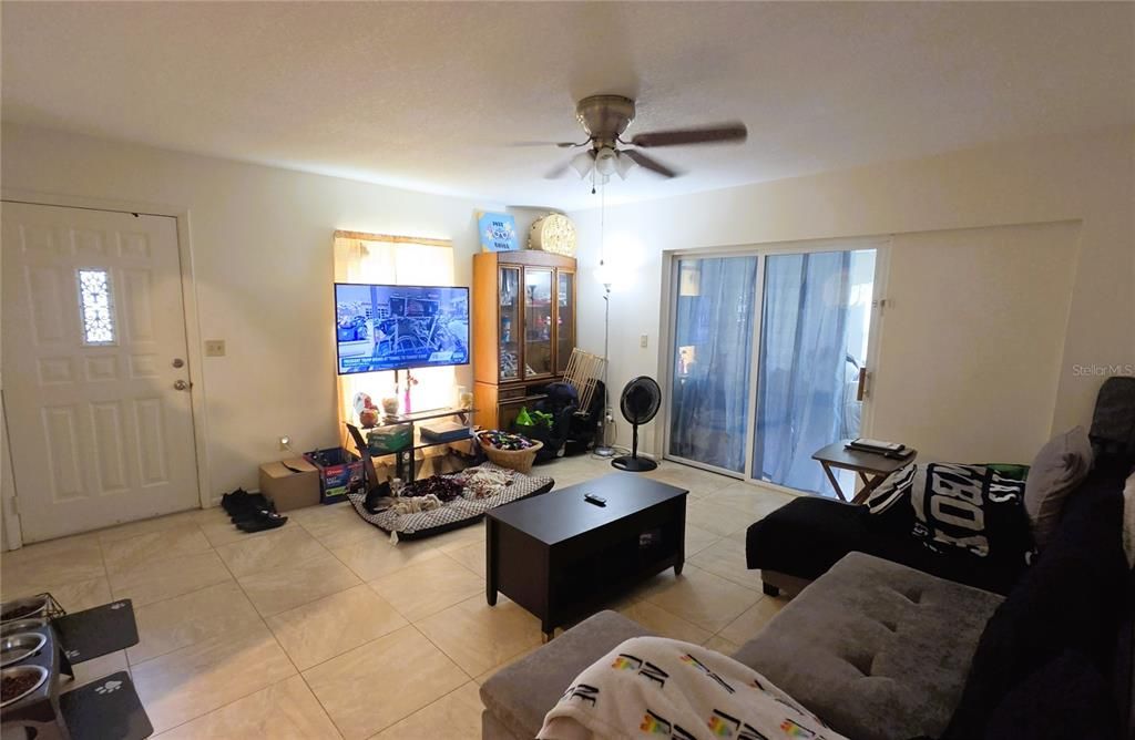 For Sale: $155,000 (2 beds, 2 baths, 884 Square Feet)