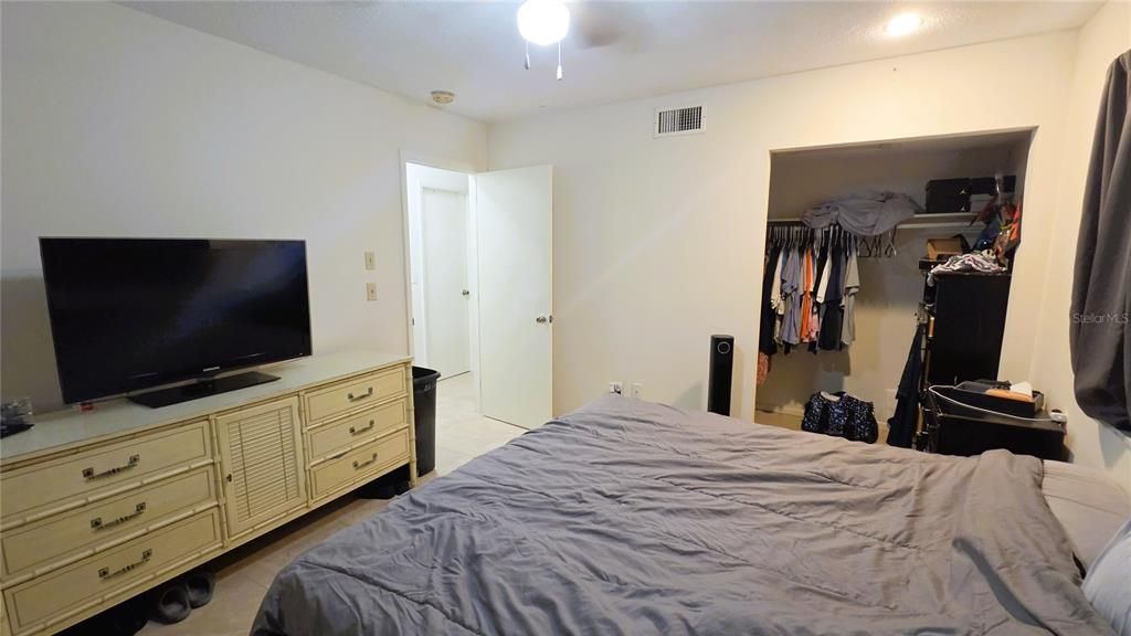 For Sale: $155,000 (2 beds, 2 baths, 884 Square Feet)