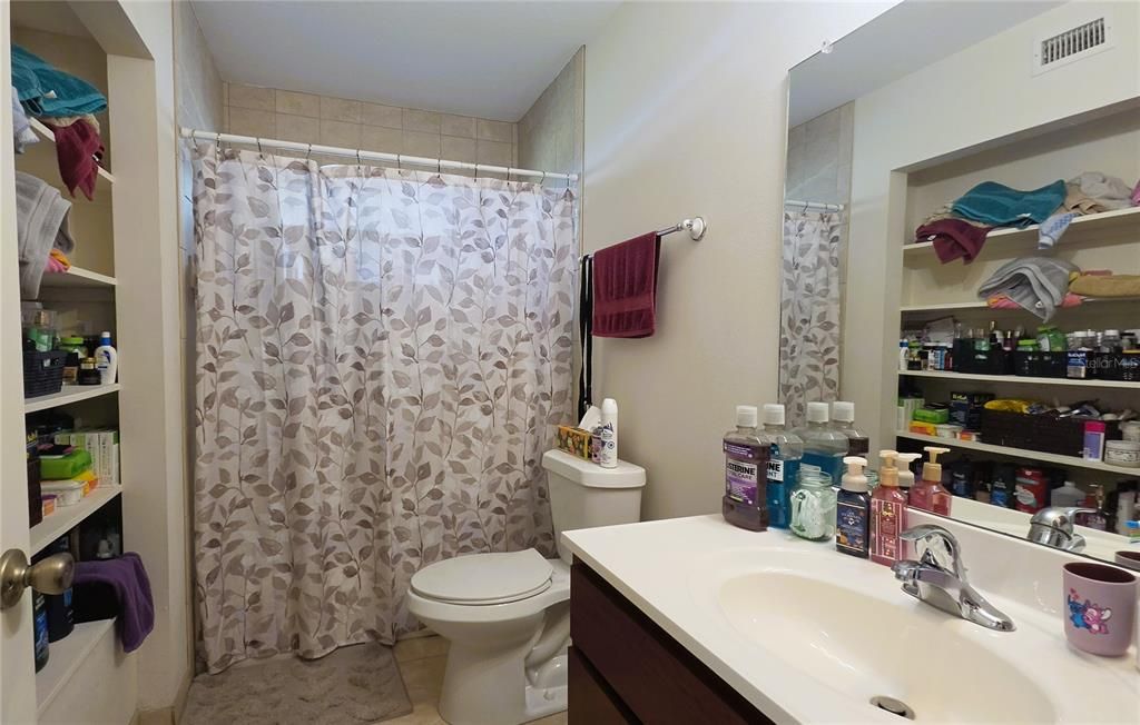 For Sale: $155,000 (2 beds, 2 baths, 884 Square Feet)