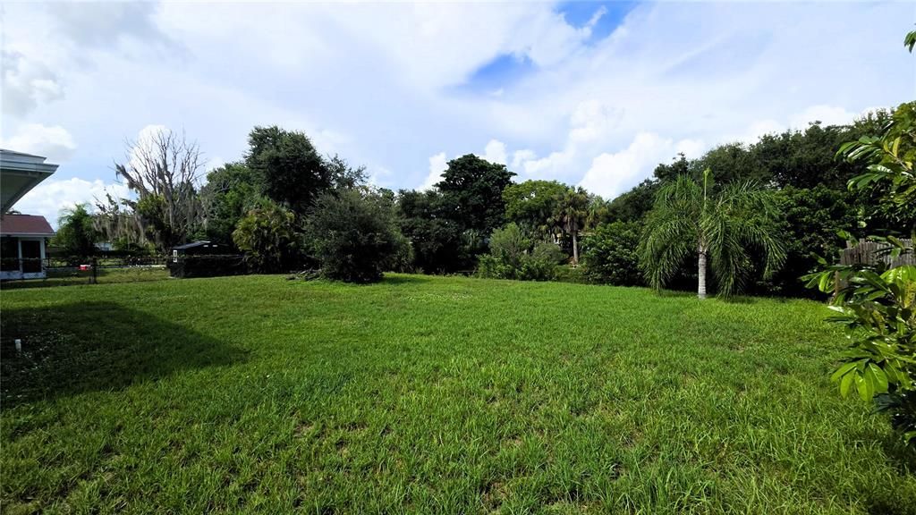 For Sale: $155,000 (2 beds, 2 baths, 884 Square Feet)
