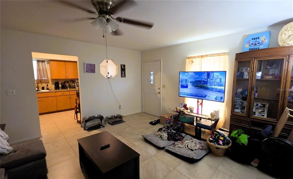 For Sale: $155,000 (2 beds, 2 baths, 884 Square Feet)
