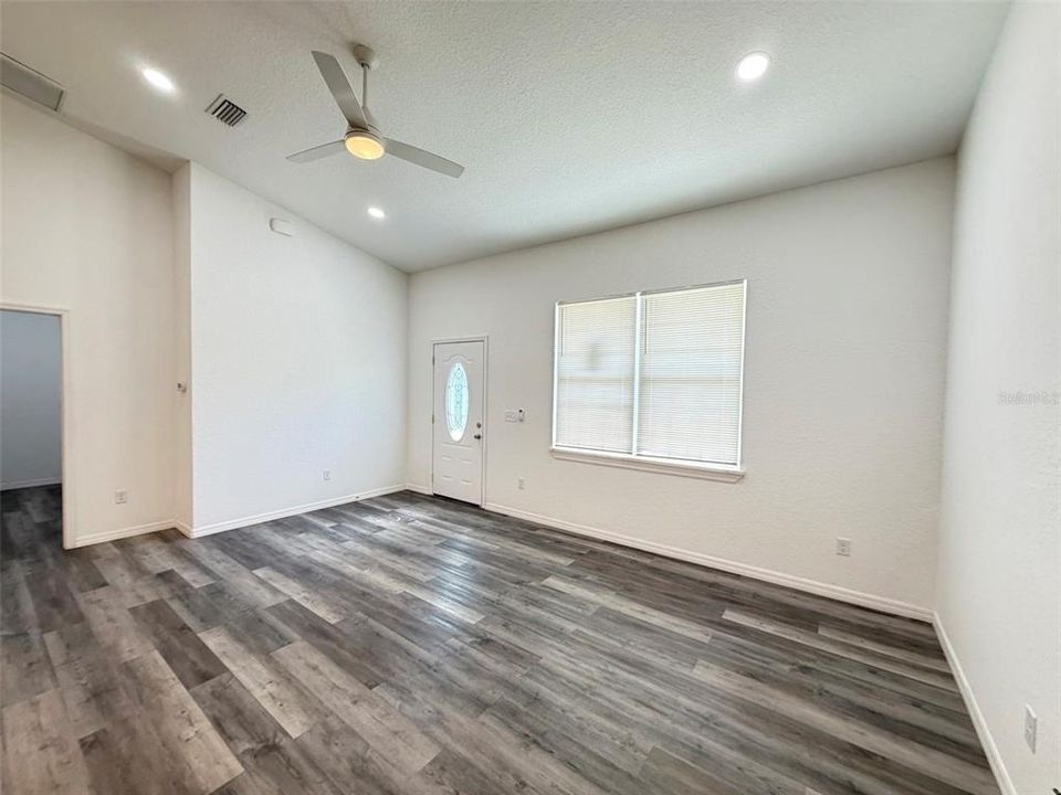 For Sale: $275,000 (3 beds, 2 baths, 1430 Square Feet)
