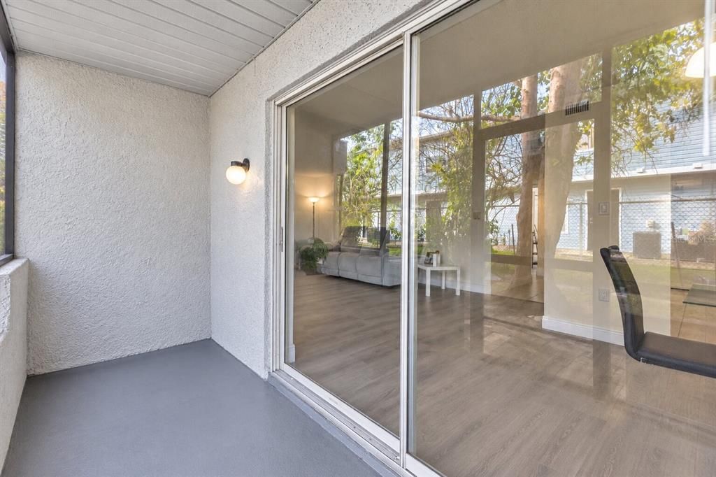 For Sale: $95,000 (2 beds, 2 baths, 976 Square Feet)