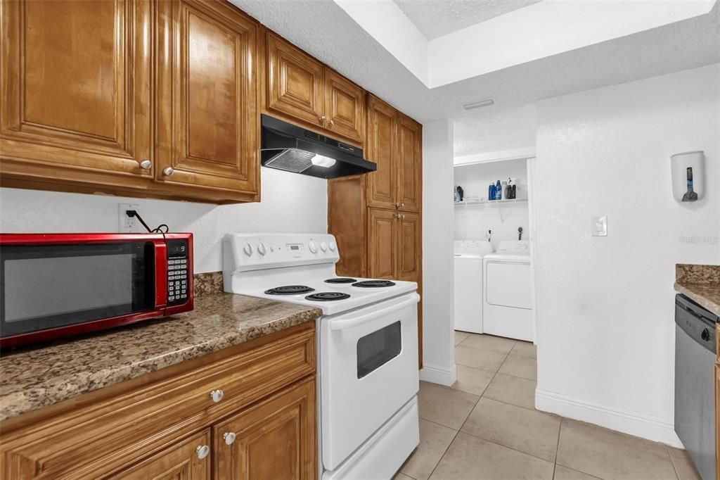 For Sale: $95,000 (2 beds, 2 baths, 976 Square Feet)