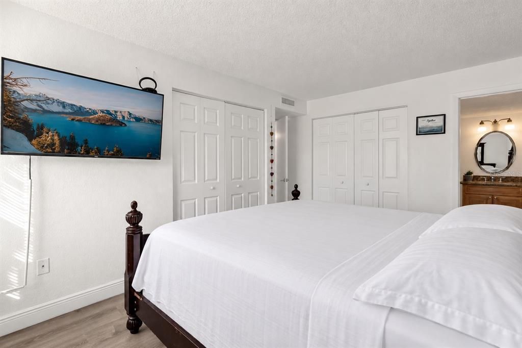 For Sale: $95,000 (2 beds, 2 baths, 976 Square Feet)