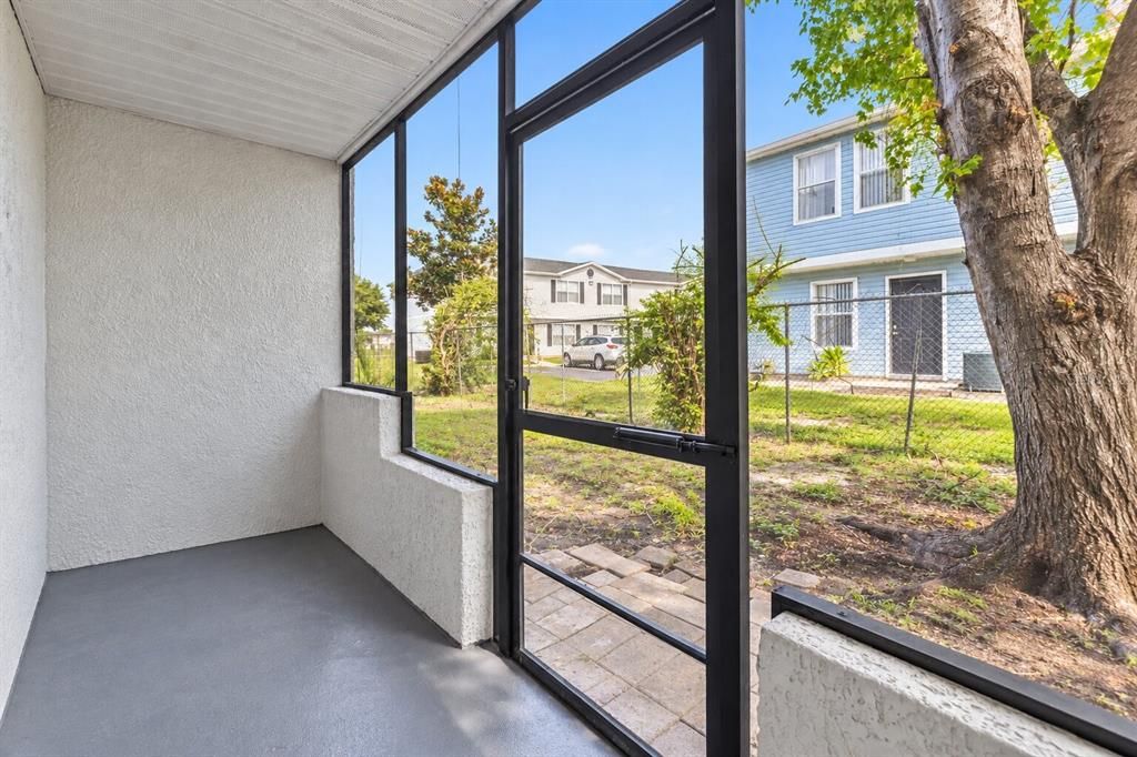 For Sale: $95,000 (2 beds, 2 baths, 976 Square Feet)